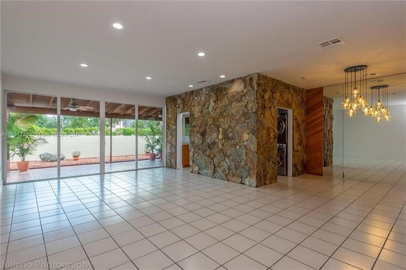 Image 7 of 21 For 9131 Fontainebleau Blvd