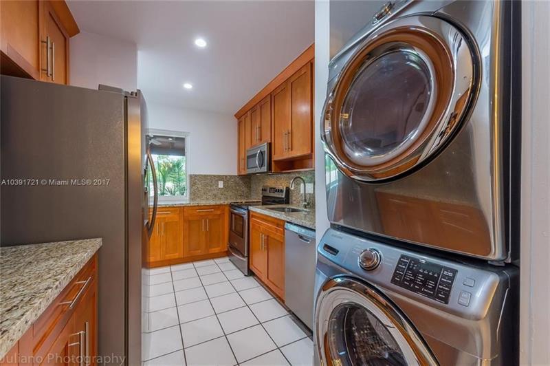 Image 9 of 21 For 9131 Fontainebleau Blvd