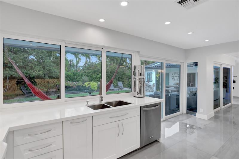 Image 13 of 67 For 2051 59th Ct