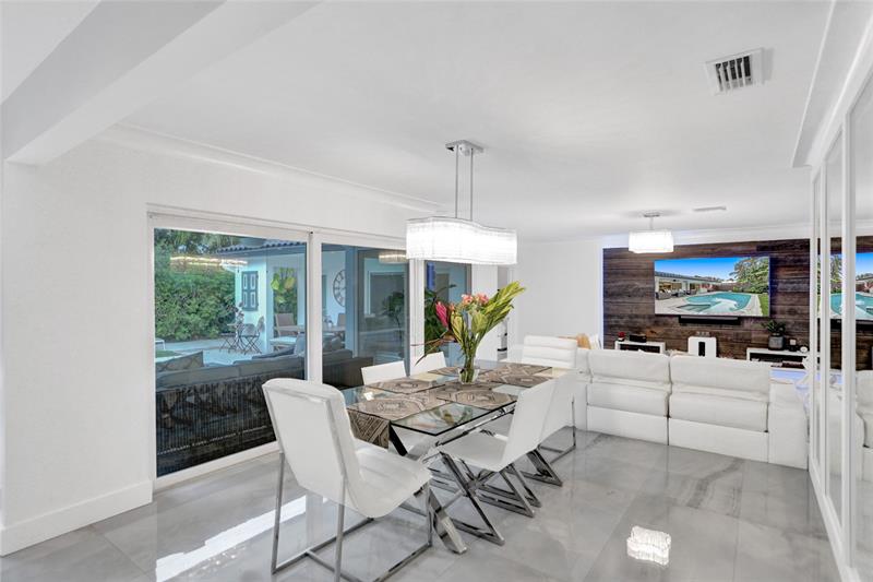 Image 15 of 67 For 2051 59th Ct