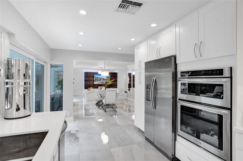 Image 17 of 67 For 2051 59th Ct