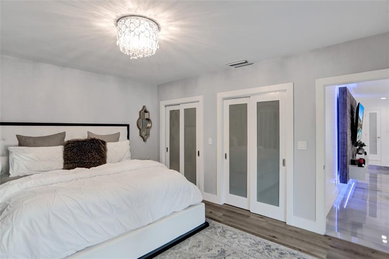 Image 19 of 67 For 2051 59th Ct