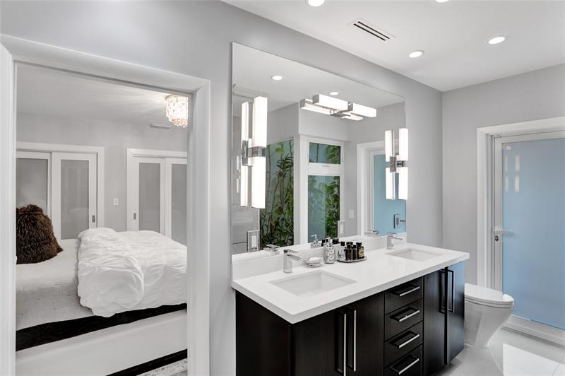 Image 23 of 67 For 2051 59th Ct