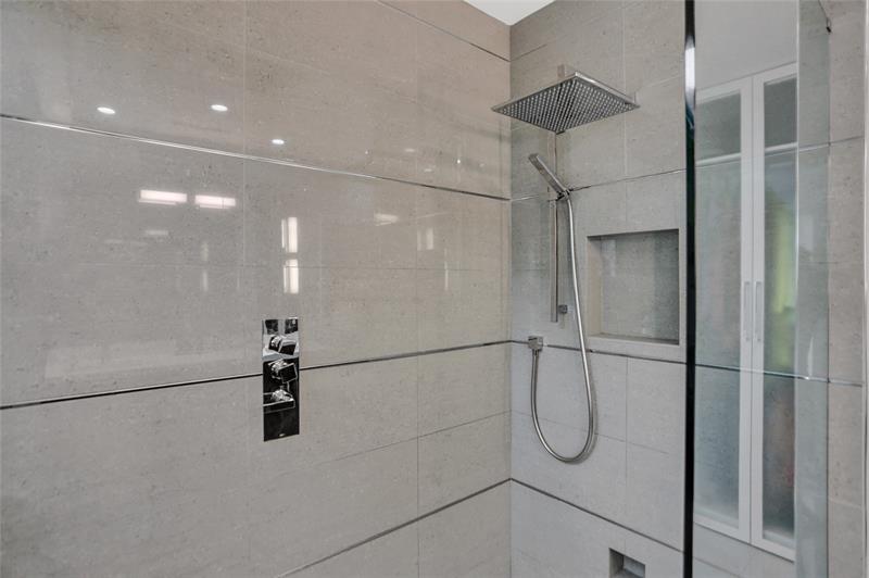 Image 24 of 67 For 2051 59th Ct