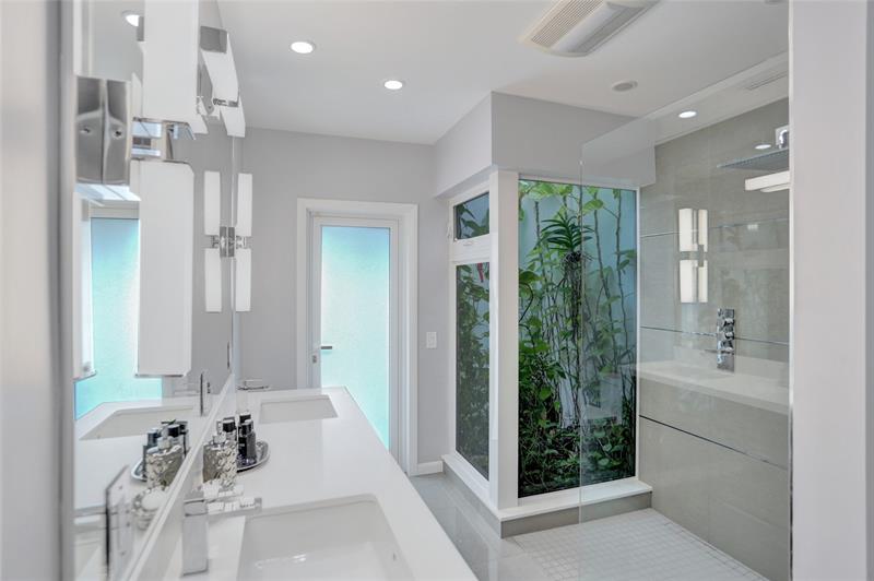 Image 25 of 67 For 2051 59th Ct