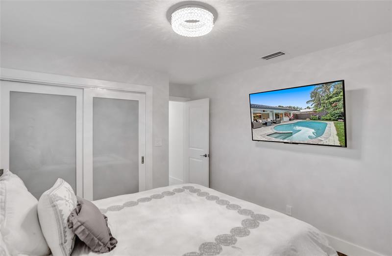 Image 32 of 67 For 2051 59th Ct