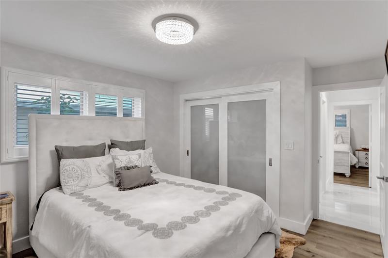 Image 33 of 67 For 2051 59th Ct