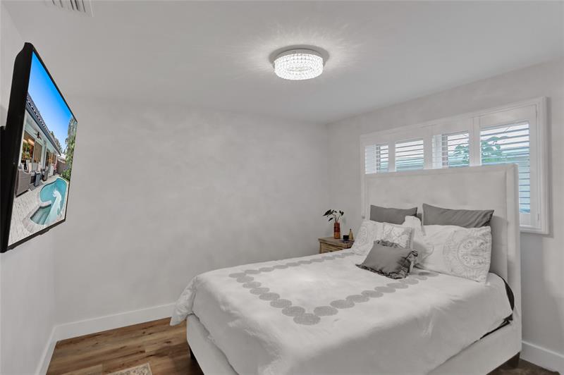 Image 34 of 67 For 2051 59th Ct