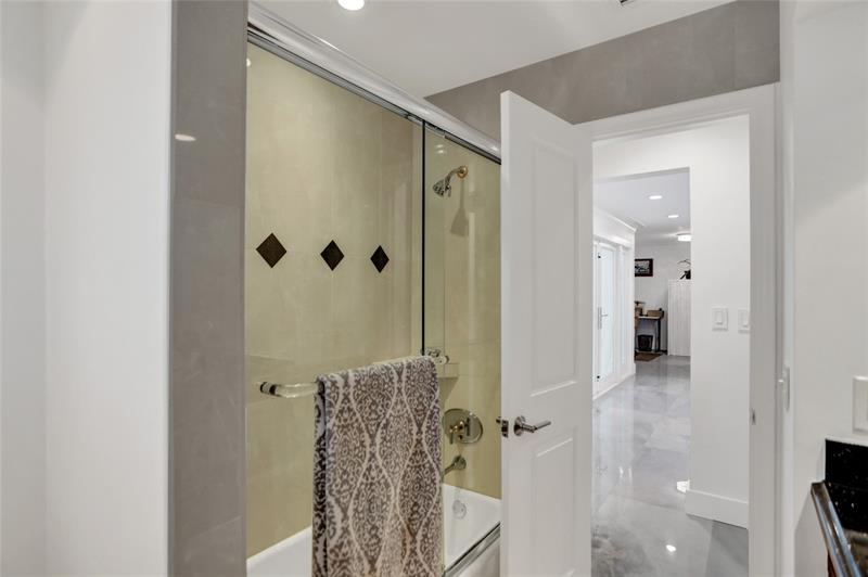 Image 36 of 67 For 2051 59th Ct