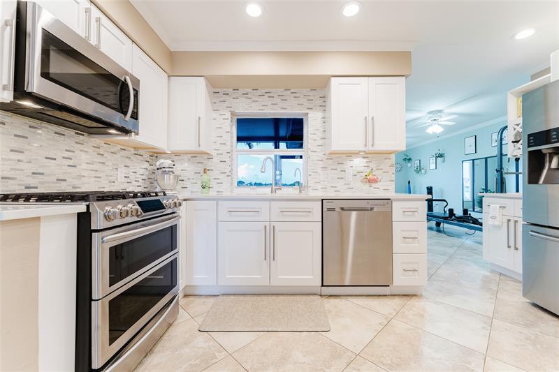 Image 11 of 53 For 11541 35th St
