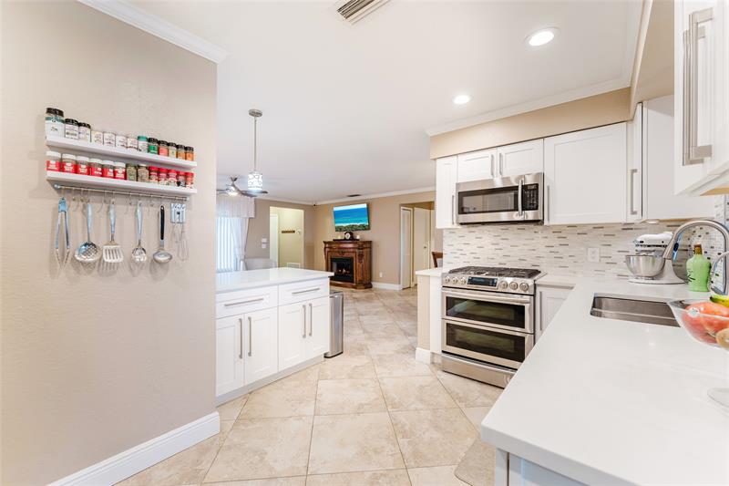 Image 3 of 53 For 11541 35th St