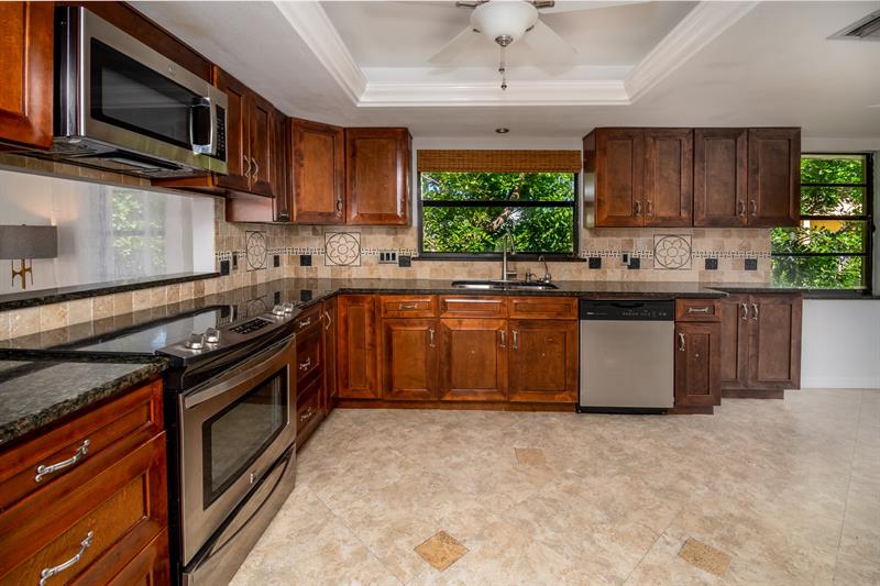 Image 11 of 27 For 2504 Hibiscus Dr. W