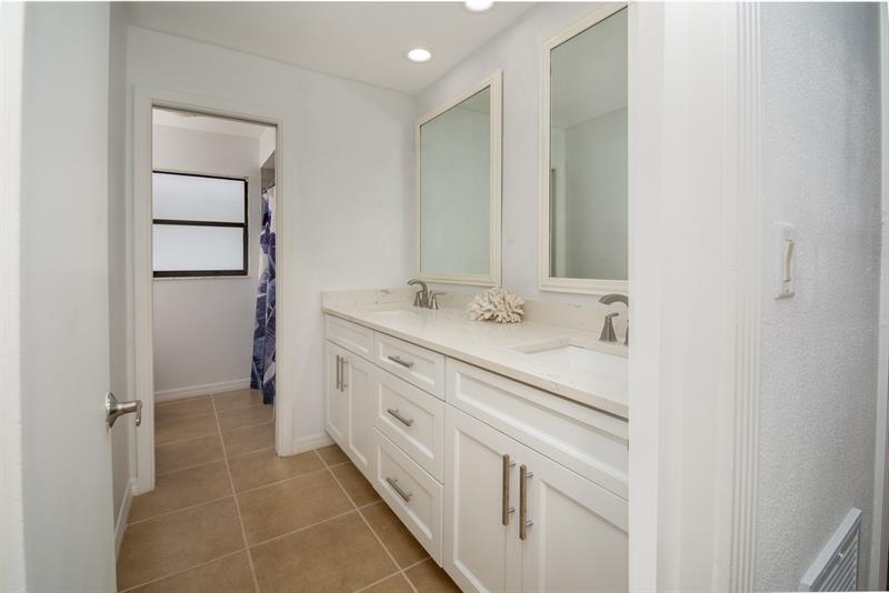 Image 20 of 27 For 2504 Hibiscus Dr. W