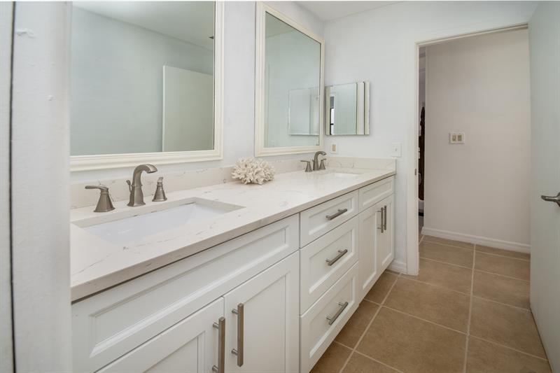Image 21 of 27 For 2504 Hibiscus Dr. W