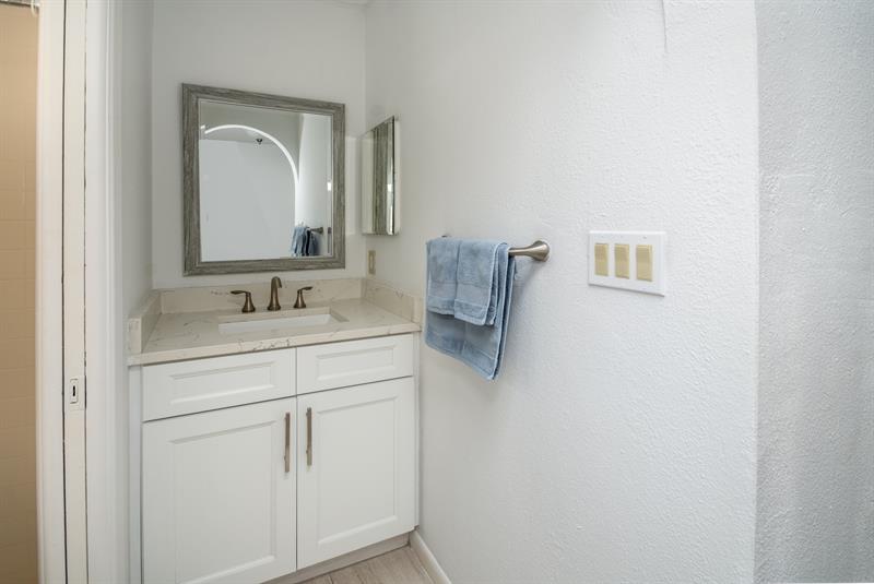 Image 24 of 27 For 2504 Hibiscus Dr. W