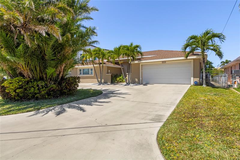 Image 5 of 27 For 2504 Hibiscus Dr. W
