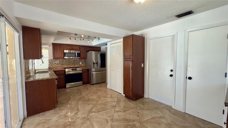 Image 15 of 35 For 6957 9th Ct  
