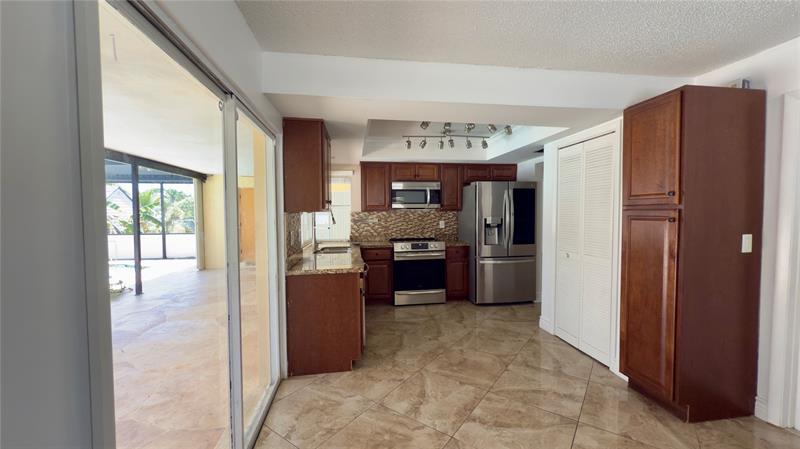 Image 18 of 35 For 6957 9th Ct  