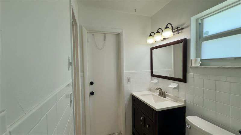 Image 21 of 35 For 6957 9th Ct  