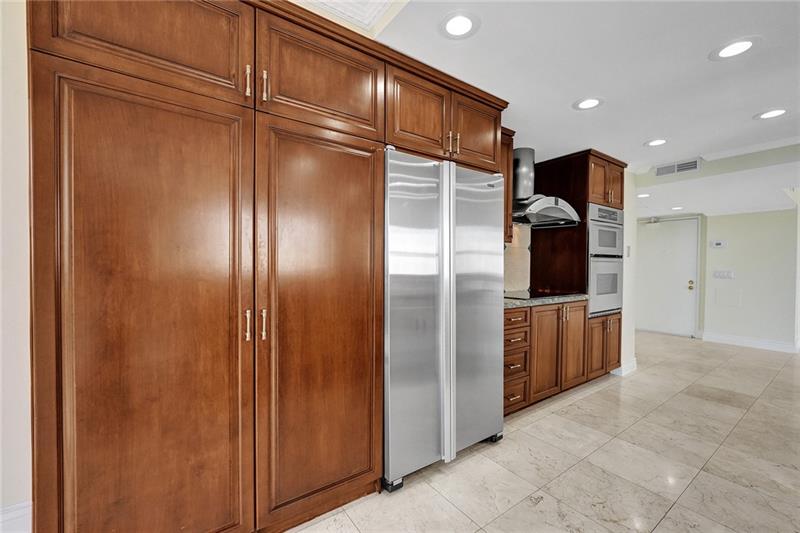 Image 17 of 41 For 3031 Ocean Blvd  906