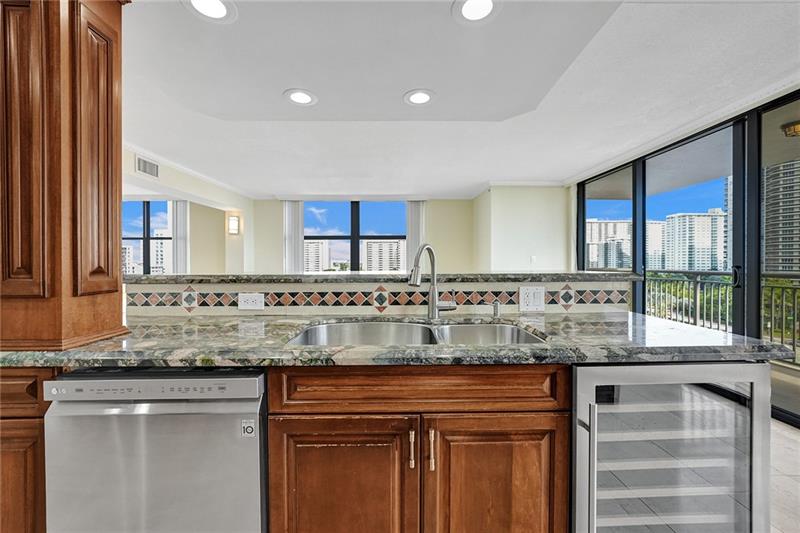 Image 18 of 41 For 3031 Ocean Blvd  906