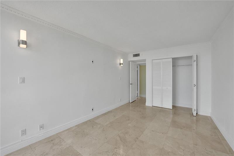 Image 29 of 41 For 3031 Ocean Blvd  906