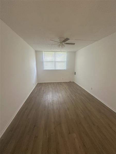 Image 5 of 9 For 2401 Riverside Dr  514-b