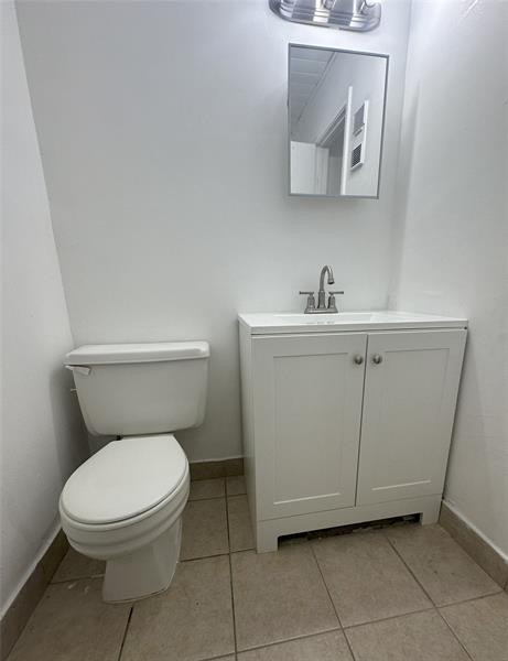 Image 7 of 9 For 2401 Riverside Dr  514-b