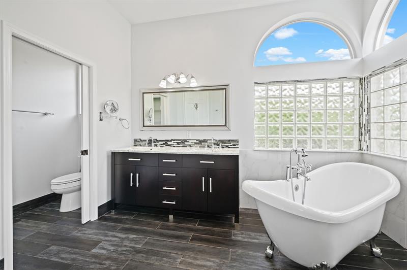 Image 21 of 49 For 5217 109th Ln