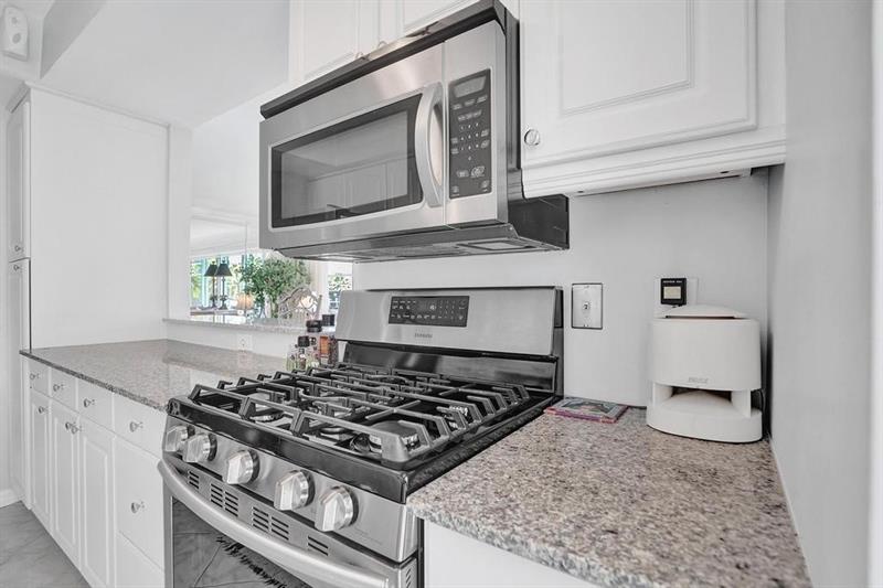 Image 15 of 52 For 180 Isle Of Venice Dr  118