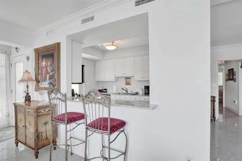 Image 16 of 52 For 180 Isle Of Venice Dr  118