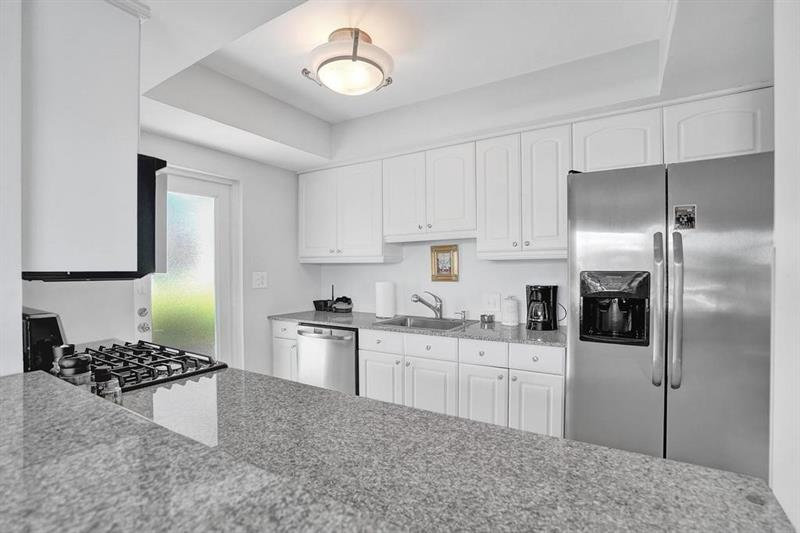Image 17 of 52 For 180 Isle Of Venice Dr  118