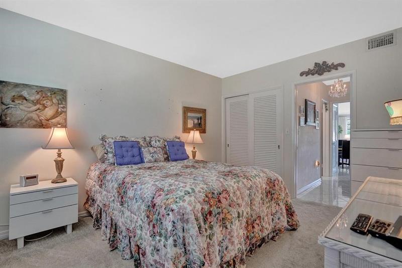 Image 18 of 52 For 180 Isle Of Venice Dr  118