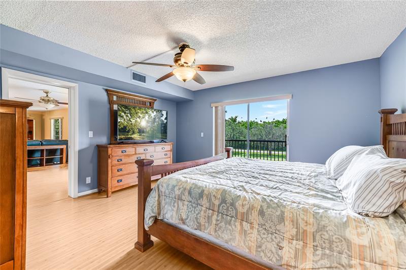 Image 10 of 57 For 271 Hollybrook Dr  304