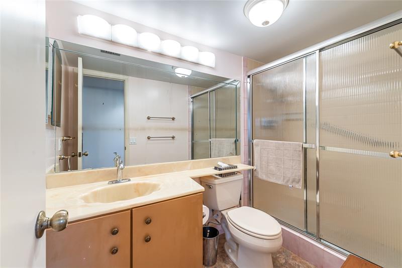 Image 12 of 57 For 271 Hollybrook Dr  304