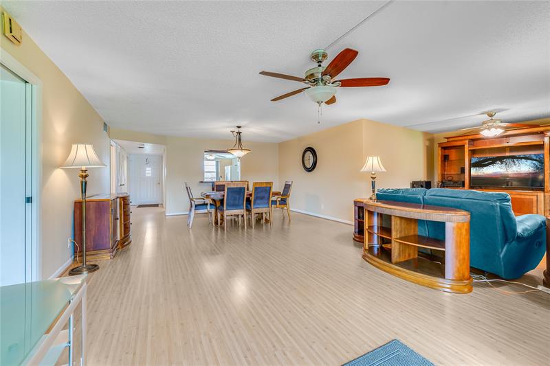 Image 15 of 57 For 271 Hollybrook Dr  304