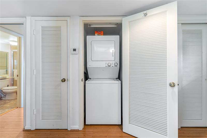 Image 16 of 57 For 271 Hollybrook Dr  304