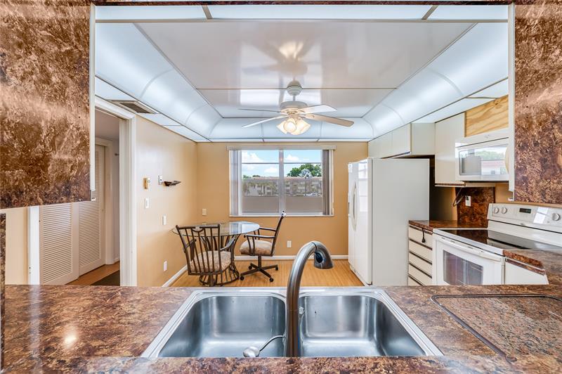 Image 17 of 57 For 271 Hollybrook Dr  304