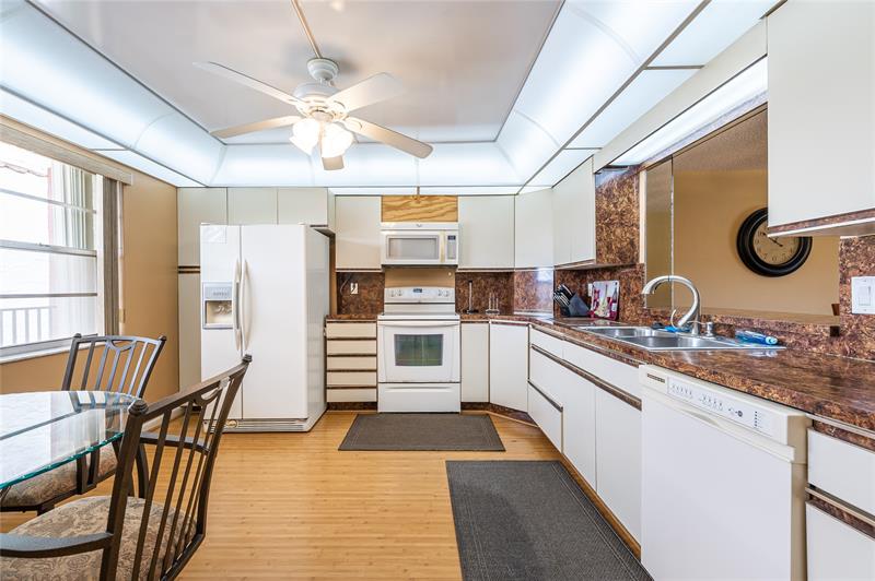 Image 5 of 57 For 271 Hollybrook Dr  304