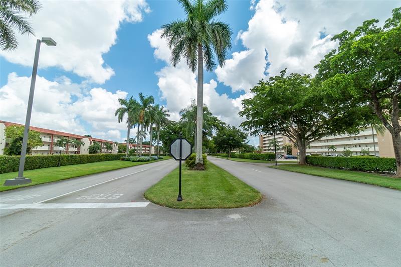 Image 55 of 57 For 271 Hollybrook Dr  304