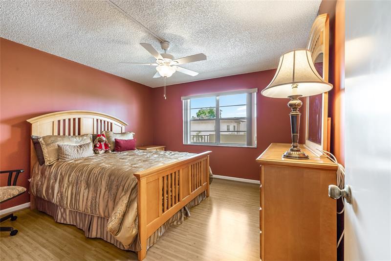 Image 8 of 57 For 271 Hollybrook Dr  304