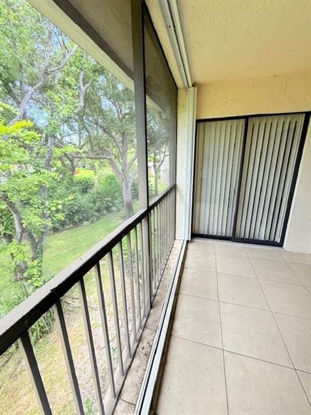 Image 18 of 23 For 9649 Riverside Dr  9