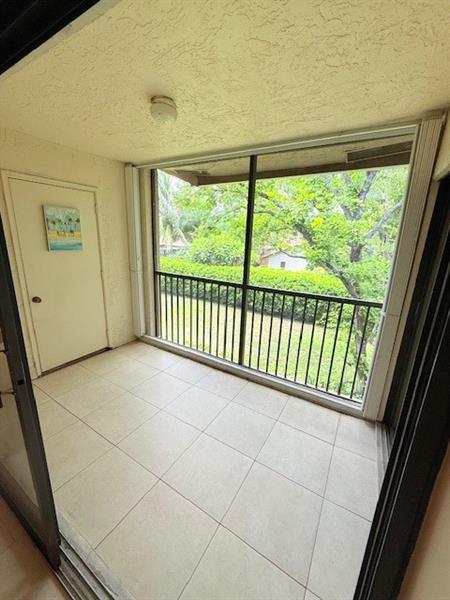 Image 19 of 23 For 9649 Riverside Dr  9