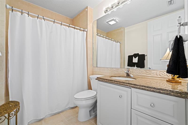 Image 30 of 52 For 14 Harbour Isle Dr  Ph01