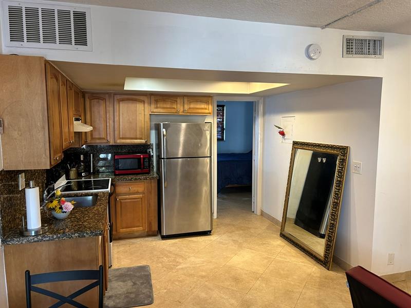 Image 3 of 13 For 510 17th Ave  105