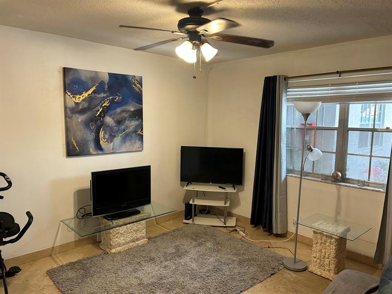 Image 4 of 13 For 510 17th Ave  105