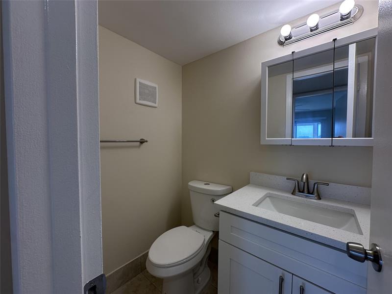 Image 8 of 10 For 3032 Exeter B  3032
