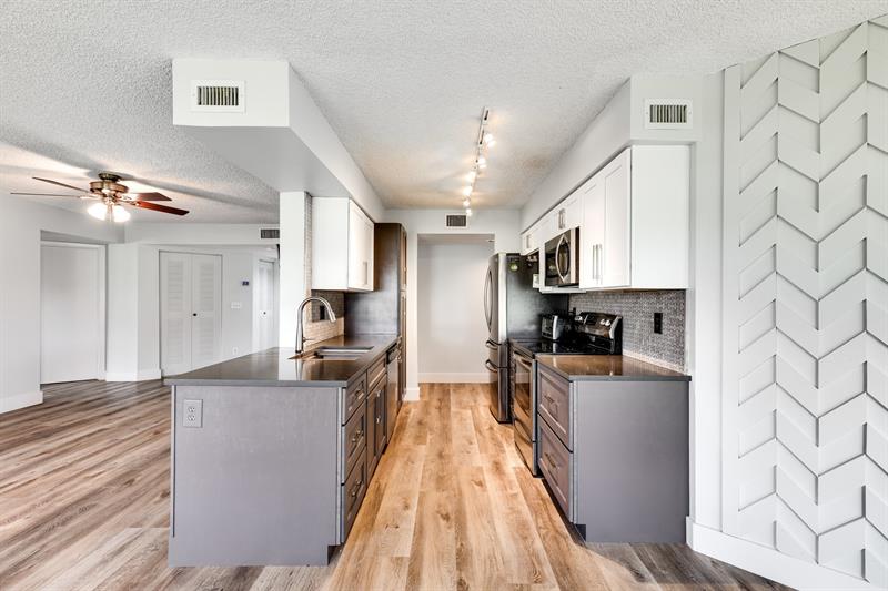 Image 13 of 39 For 9321 9th Pl  9321