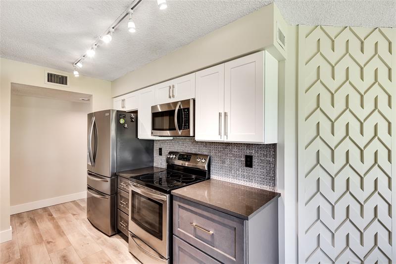 Image 14 of 39 For 9321 9th Pl  9321