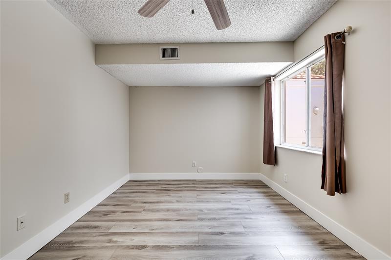 Image 25 of 39 For 9321 9th Pl  9321